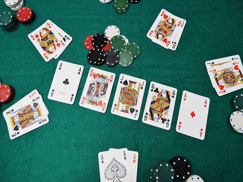 Chọn sàn poker uy tín và tạo tài khoản cá cược